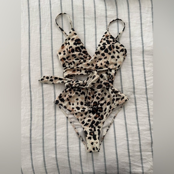 Aerie Leopard Print tie detail Swimsuit size small - Picture 4 of 5